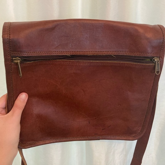 Beautiful Brown Leather Shoulder Bag with Lime Green Interior..never used - Picture 5 of 5